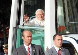 S.S. Benedicto XVI en Lourdes