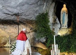 S.S. Benedicto XVI en Gruta de Lourdes